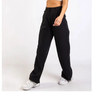 Kostymbyxor  - Kortymbyxor lose fit Storlek 38 Mitt pris: 200kr