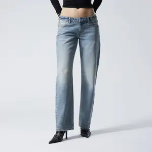 Säljer weekday arrow jeans i storlek 25/30 Passar inte mig längre:(