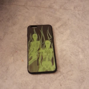 Iphone skal - Oklart till vilken mobil då jag bästellde fel men tror du den passar till din är de självklart du som får stå för de om den inte passar 