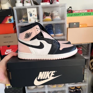 Jordan 1 High OG Atmosphere  - Strl:40.5 Skick: Brand New (kvitto finns)