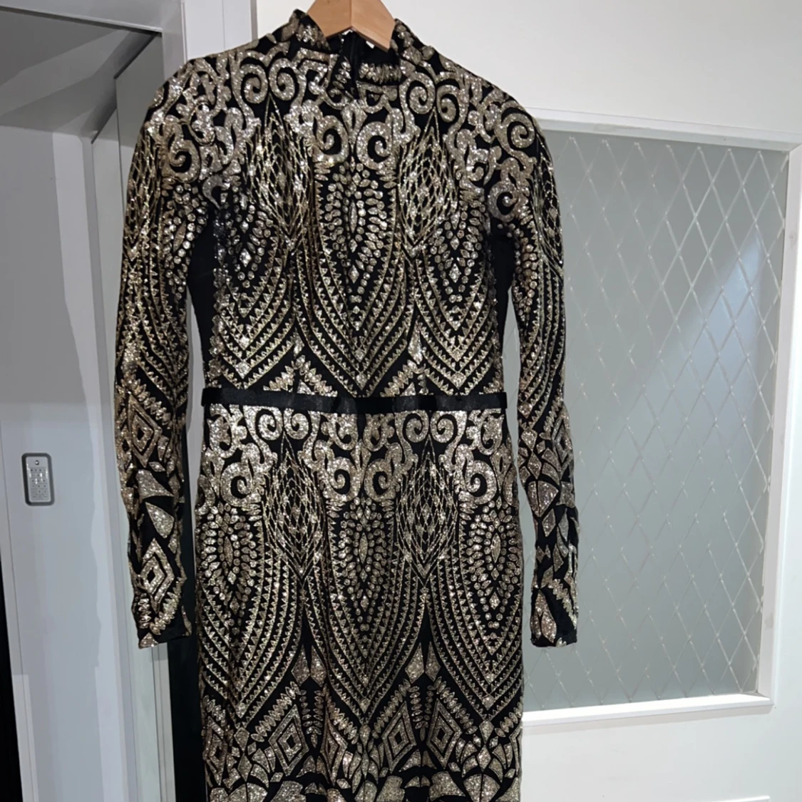 Långärmad festklänning 