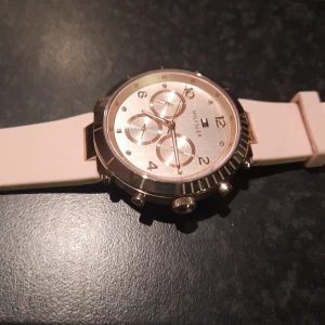 Tommy hilfiger klocka  - Helt ny och oanvänd Tommy hilfiger klocka.