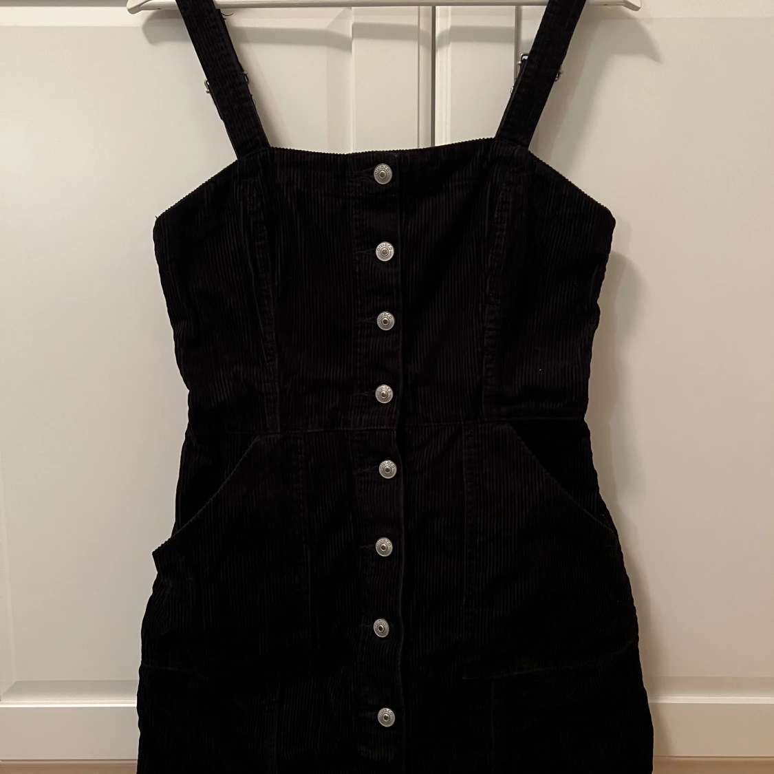 Svart manchesterklänning från H&M