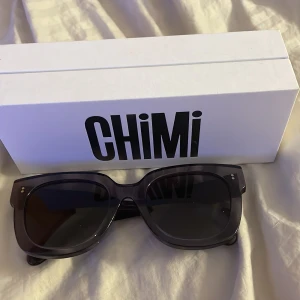 Chimi - Säljer nu mina chimi 008 köpte de på landvetter i gbg för ca 2 årsen men de är knappt andvända köpte de då för 1250kr kan tänka ming gå ner i otis vid en sanbb affär❤️