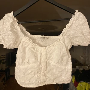 Topp - Perfekta sommartoppen! Säljer pga för liten 