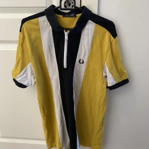 Fredperry piké  - Säljer min fred Perry pike som är köpt för ca 1000kr i fredperry butiken! 