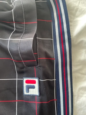 Fila byxor - Rutiga byxor från fila i helt nyskick (lappen kvar). De är raka och i barnstorlek