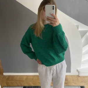 Grön stickad tröja - Intressekoll på denna stickad tröja från märket stay. Perfekt nu till våren och sommaren💗