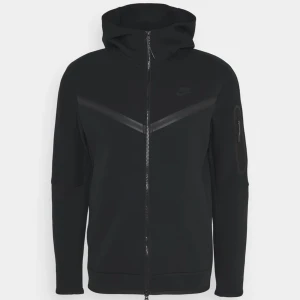 Tech fleece  - Säljer den för att den aldrig kommer till användning är öppen till trades Skick 7/10 