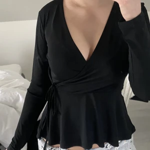 Tröja - Svart långärmad tröja från Gina Tricot i storlek S. Aldrig använd och är i nytt skick🥰