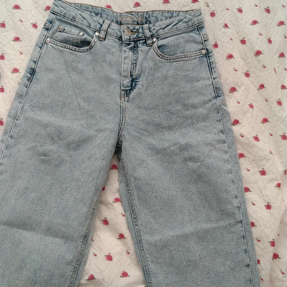 Raka stenvättade jeans från KappAhl, använda 2 ggr 🤍. Jeans & Byxor.