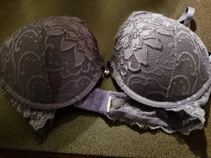 Bh och trosor  - Bh 85A och trosor stl M. Helt oanvända underkläder 