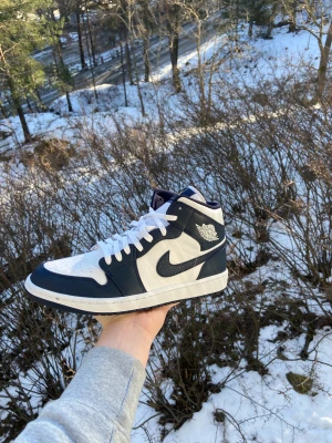 Jordan 1 Mid Obsidian - Helt Nya! 42.5