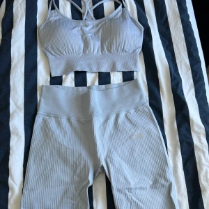 Träningskläder iciw - Ljusblått slutsålt Träningsset från i can i will! Sporttoppen är i M och shortsen/bikersen är i s, sparsamt använt! Kom privat vid frågor☺️400kr inklusive spårbar frakt!❤️