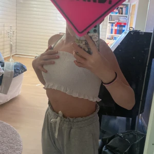 En vit fin topp - Den är i storlek xs