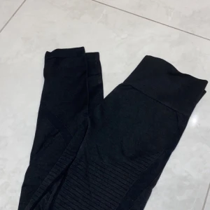 Träningsbyxor från Shein  - Säljer för 120kr