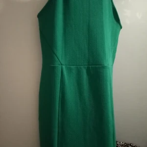 Strechig klänning - klänning storlek 40,den är hel ny. Strechig och mjuk tyg. 