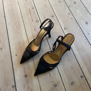 Vintage klackar  - Vintage klackar - storlek 39. Köparen står för frakt. 