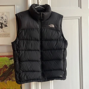 Väst The North Face - Väst från The North Face  Använd fåtal gånger, i gott skick. Storlek M (man) 