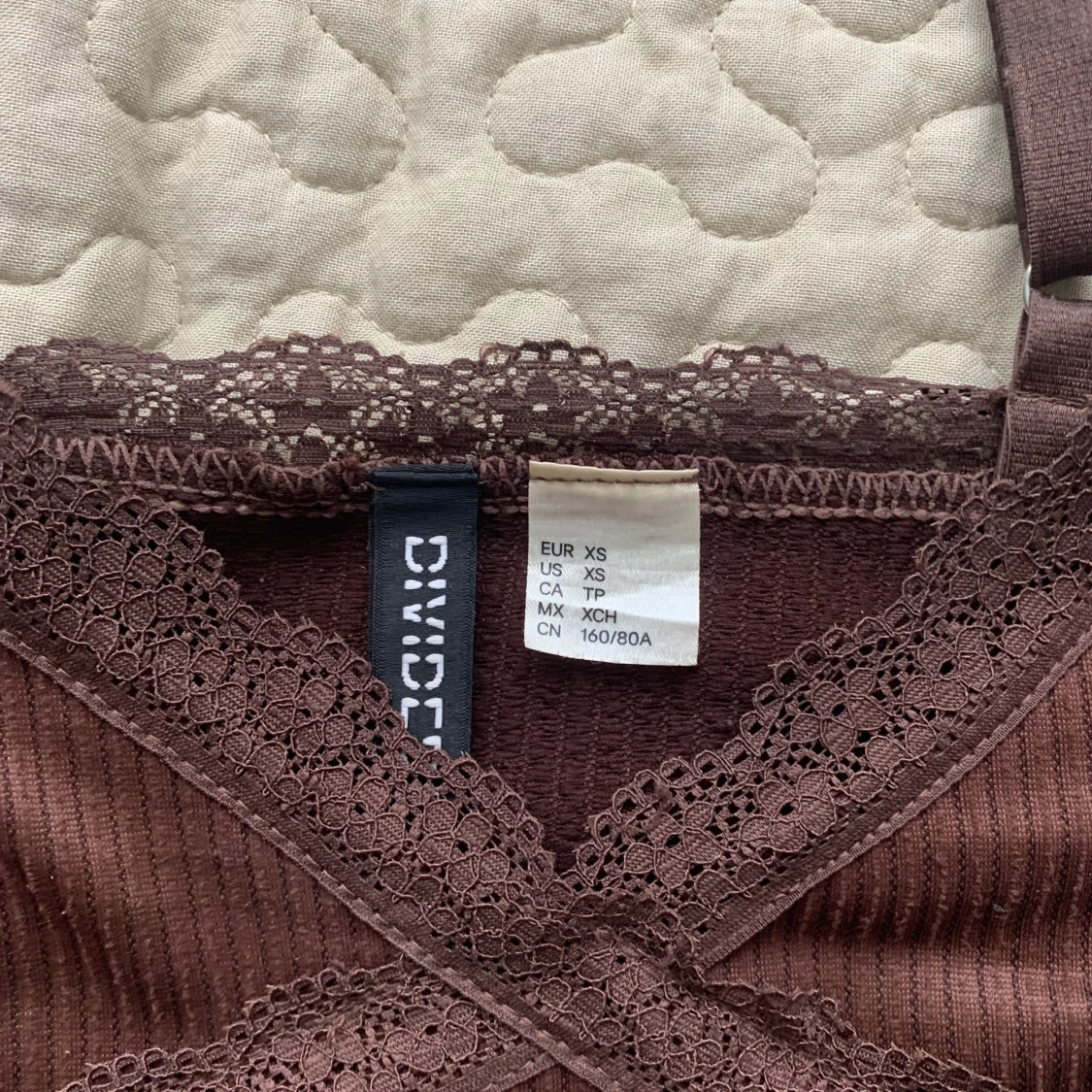 Brunt ribbat linne HM  - 90