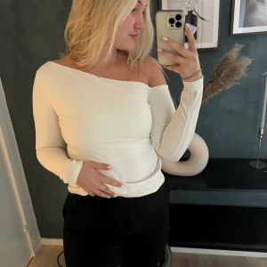 Off shoulder top - Snygg off shoulder topp från hm i superskönt material