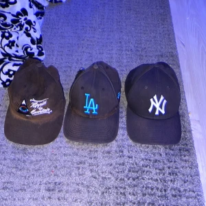 3 cleana kepsar - 3 rätt så cleana kepsar, La, new yankes, appertiff