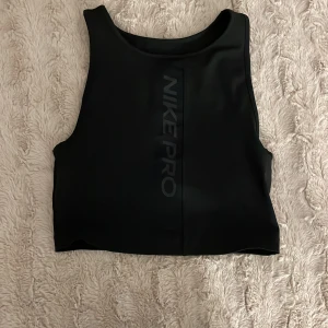 Träningslinne  - Detta träningslinne från Nike är bekvämt och snyggt. Inte använt.💗