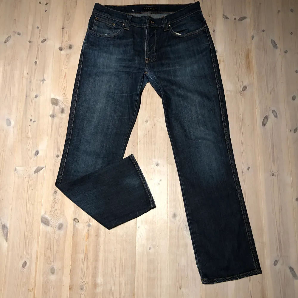 Nudie jeans  Skick:8/10 Storlek:W36/L32 (sitter som w34) Pris:400kr  Köparen står för eventuell frakr. 66kr Spårbart med postnord. . Jeans & Byxor.