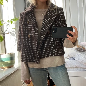 Rutig jacka - Säljer denna super snygga jackan med kortare ärmar❤️❤️
