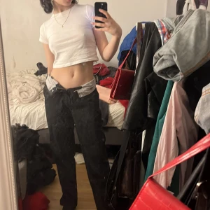 Dickies  - Väldigt trendiga dickies byxor, original pris är 800kr och säljer för 270kr, passar xs