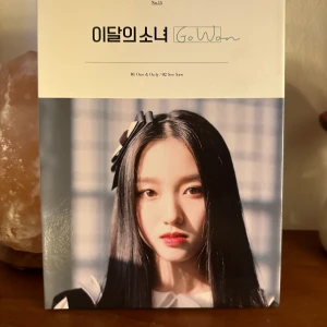 LOONA gowon album - loona solo gowon album, pc ingår.  CD skivan är aldrig spelad. Albumet är helt i nyskick, knappt öppnat det.