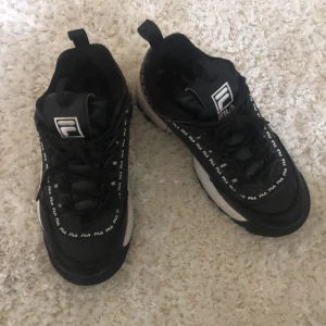 Fila skor  - Storlek 36 och lite använda