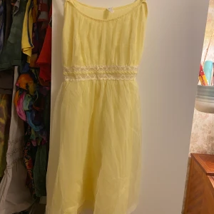 Gul klänning - Asgullig klänning!!
