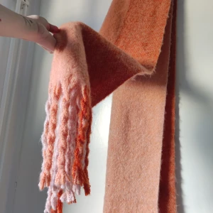 Warm scarf - Completely new, got it as a present but don't like the color.