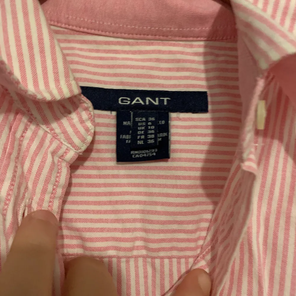 Gant skjorta Aldrig använd bara testad Storlek 36. Skjortor.