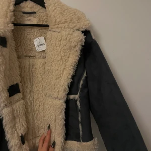 Urban Outfitters Jack - Storlek S  Ny Urban Outfiiters jacka som inte har använts.  Nypris ca 800kr   Pris kan diskuteras 