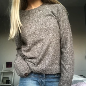 Brun Stickad tröja  - Superfin stickad tröja från vero Moda, inprincip ny