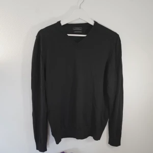 Zara sweater size L - Mycket bra skick zara sweater på storlek L.  Passar bra också som M 👍🏼 Skriv gärna om du vill fler bilder !