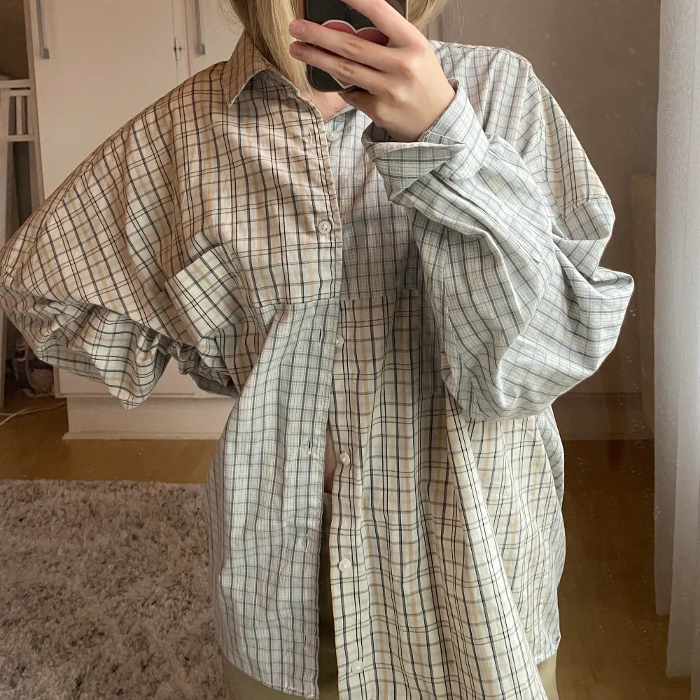 Rutig oversized skjorta från Collusion! Storlek L och en oversized fit. Helt som ny! 💌. Skjortor.