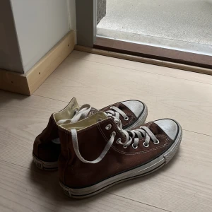 Converse - Superfina och sparsamt använda converse! Nypris 700  Pris kan diskuteras 