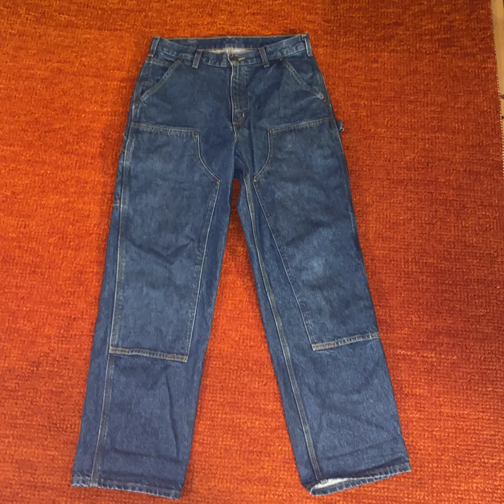 Ett par carhartt jeans som är köpta i usa men inte passar som jag hoppats. Dom är som nya och kvaliten känns bra. skulle vara intresserad i bytte till större storlek eller likande byxor. Skriv för bättre bilder, pris kan diskuteras.. Jeans & Byxor.