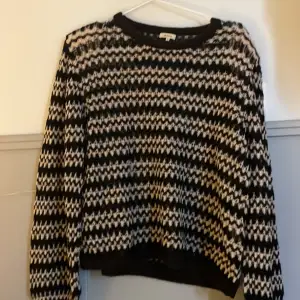 Säljer en helt ny tröja från Bellerose, köptes i Paris för ett år sedan 