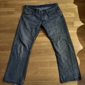 Sjukt najs baggy Diesel jeans - Vintage Diesel jeans med snygg wash och lös passform, säljer då de blev för korta för mig, skriv för mått eller fler bilder! Fraktar också!