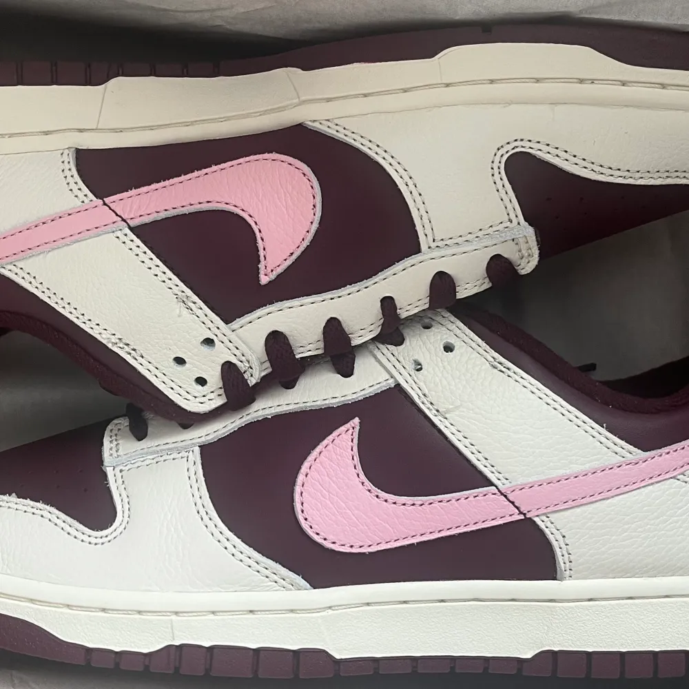 LIMITED EDITION helt nya och oanvända jordans i strl 44,5  valentines day edition 💌 ÄKTA- digitalt kvitto finns . Skor.