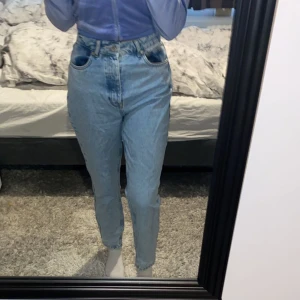 Jeans - Här är ett par NA-KD jeans i storlek 36. Dom är använda en gång och är i nyskick.   Pris kan diskuteras vid köp av flera saker.