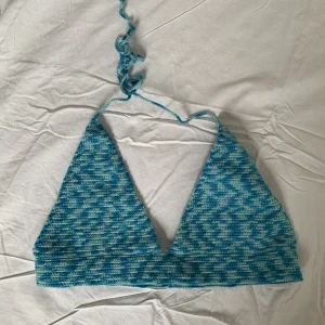 Virkad topp - Virkad bikini/topp med knytning finns ingen storlek men skriv för mått