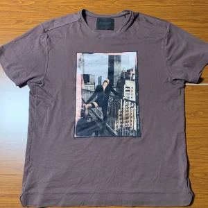 Limitato t-shirt - Ordinarie pris 1800. Kommer inte till användning länge. Pris kan diskuteras 