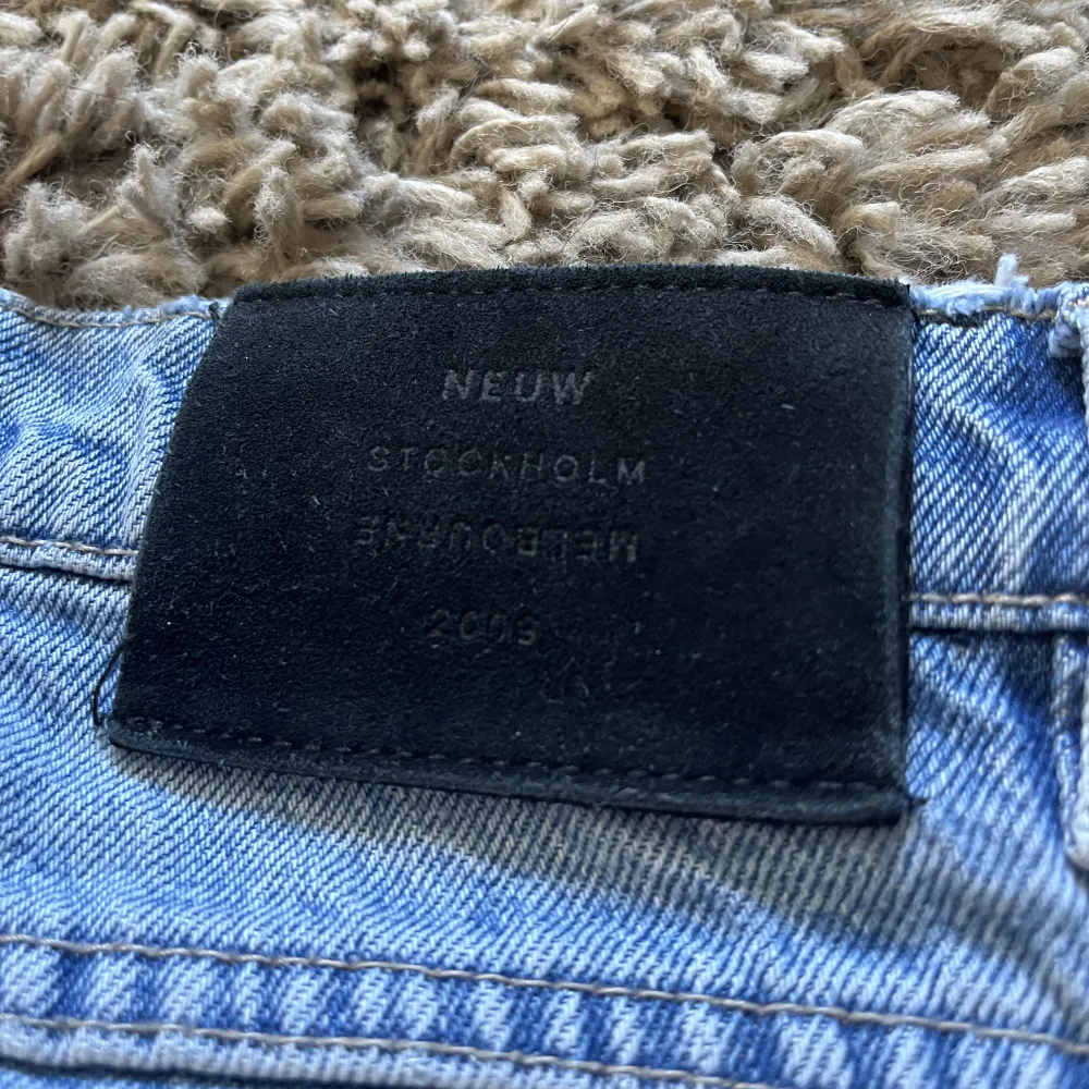 Ett par NEUW jeans som jag köpte för något år sedan som nu har blivit för små för mig. Storleken är 31 : 32. Nästan aldrig använt.. Jeans & Byxor.