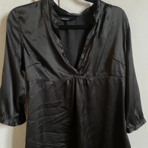 Blus - Blus från veromoda, urringning 