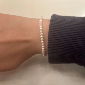 Armband  - Vi är ett Uf företag som säljer egengjorda armband, detta armband säljs där 39 kr/st+ frakt på 13 kr💕hör av dig vid intresse 